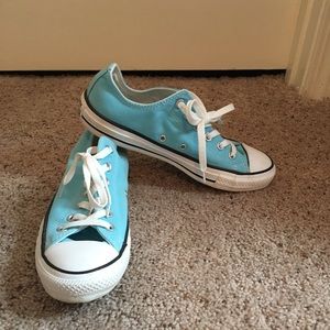 Women’s Allstar Chuck Taylor Converse